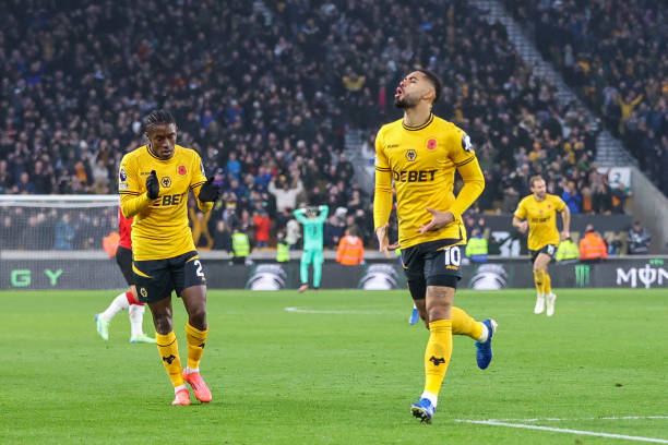 运动员们努 运动员们努